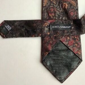 Dolce & Gabbana  dark colours print  Soie/ silk tie made in Italy 🇮🇹